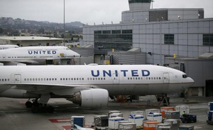 Des avions de la compagnie américaine United Airlines, le 8 juillet 2015 sur le tarmac de l'aéroport de San Francisco