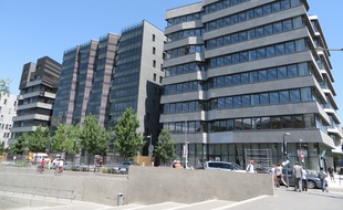 Lyon, Le 1er Juillet 2015
Vues du quartier de la Confluence, qui se revendique comme le premier qaurtier à énergie positive d'Europe. Ci-contre : le projet Hikari