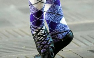 Même votre iPhone succombe ! Les fameuses chaussettes au motif jaquard, indémodables !