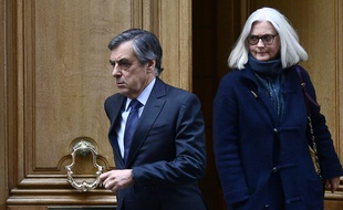 Paris, le 24 Février 2020. François et Penelope Fillon sortant de leur domicile pour se rendre au palais de justice où ils sont jugés jusqu'au 11 mars.