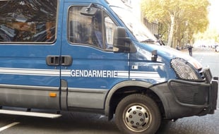 Lyon, le 6 novembre 2017. Illustration de gendarmes et véhicule de la gendarmerie.