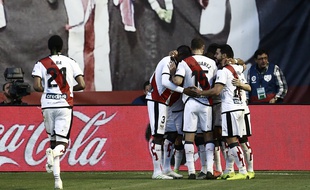 Les joueurs du Rayo devront jouer à huis clos après les insultes de leurs supporters.