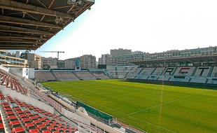 Une fois agrandi, ce stade de centre-ville permettra de ne plus délocaliser les matchs à Marseille ou à Nice.