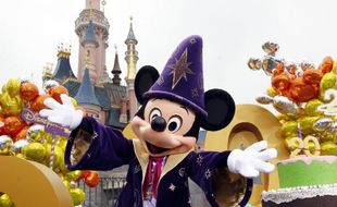 La crise qui affecte l'Europe du sud et la mauvaise météo du printemps ont plombé au troisième trimestre l'activité et la fréquentation des parcs du groupe Eurodisney, qui se montre "prudent" pour la fin de son exercice décalé.