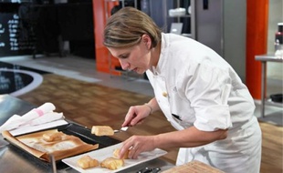 Stéphanie est finaliste de l'émission culinaire avec Pierre Sang et Fanny.