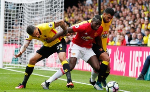 Pogba serré de près contre Watford le 18 septembre 2016.