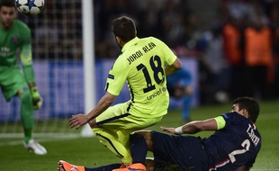 Thiago Silva Tacle Alba lors du match PSG Barcelone, le 15 avril 2015