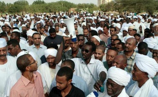Des milliers de manifestants ont accusé samedi le président soudanais Omar el-Béchir d'être un "assassin", au sixième jour d'une contestation meurtrière déclenchée par une hausse du prix des carburants dans un pays plongé dans la crise et les violences.