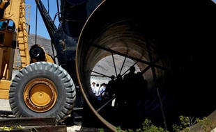 Photo prise le 11 mai 2016 à Las Vegas (Etats-Unis) lors du premier test public d'un système de propulsion censé faire fonctionner un projet futuriste de train à très grande vitesse, "Hyperloop"