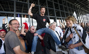 Julien Deroux et les Bonnets rouges au tribunal de Nantes, le 4 août 2014.