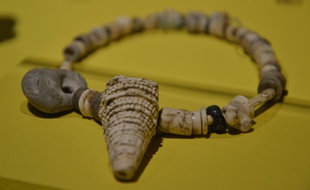Un collier du néolithique découvert à Montpellier.
