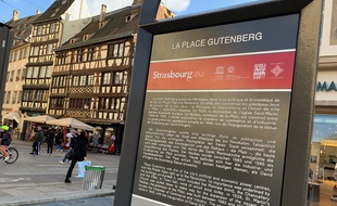 Un "totem" « pour les touristes mais aussi les Strasbourgeois », ici place Gutenberg.