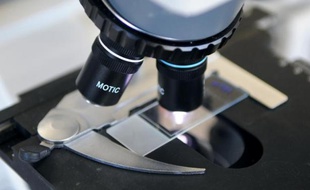 Un microscope