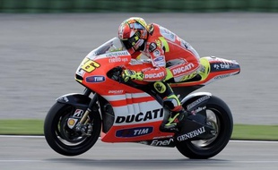 Le septuple champion du monde de MotoGP Valentino Rossi souhaite prolonger de deux ans, jusqu'en 2014, son contrat avec le constructeur italien Ducati, a-t-il dit mardi.