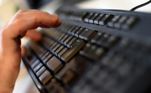 Le propriétaire de 8chan veut rouvrir le très controversé site