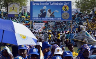 Des soutiens du président sortant Idriss Déby, lors d'un meeting de campagne le 8 avril 2016