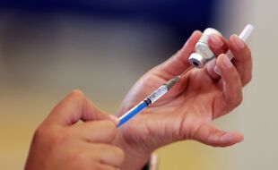 Vaccination : Pfizer est efficace contre le variant indien mais de façon « légèrement » diminuée, selon l’Institut Pasteur
