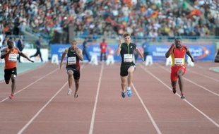 Christophe Lemaitre a remporté dimanche le 100 m de la réunion d'athlétisme de Rabat en 9 sec 98/100, aidé par un vent trop favorable (+2,9 m/s), pour devancer néanmoins l'Américain Justin Gatlin (10.02), récent tombeur de la +légende+ Bolt.