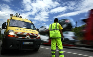 Un patrouilleur sur l'autoroute. Illustration.