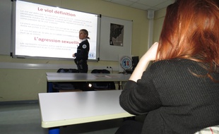 Lille, le 5 fevrier 2015 - Seance de prevention du viol dans une salle de classe de BTS au lycee Gaston-Berger, avec la police.