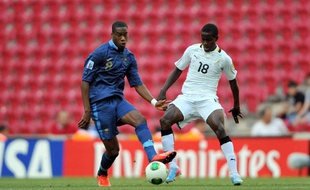 Le nouveau milieu de terrain de l'équipe de France, Geoffrey Kondogbia, le 21 juin 2013, contre le Ghana avec les moins de 20 ans.