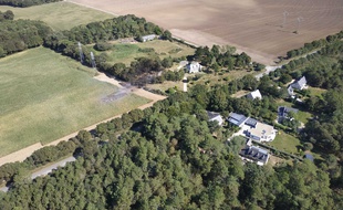 Image aérienne du lieu du crash d'un avion de chasse F-16 dans le Morbihan, le 19 septembre 2019.