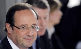 François Hollande, candidat PS à l'Elysée, a affirmé mercredi sur France 2 que l'objectif de Nicolas Sarkozy de diviser par deux l'immigration était un "faux objectif" et qu'il ne "serait jamais atteint".