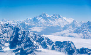 Pour expliquer la formation des plus hautes montagnes, il faut descendre très bas