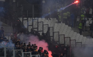 Les incidents en tribune entre supporters turcs et marseillais.
