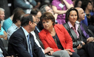 François Hollande, Martine Aubry, Ségolène Royal, Laurent Fabius lors de la convention nationale du PS à Paris le 28 mai 2011.