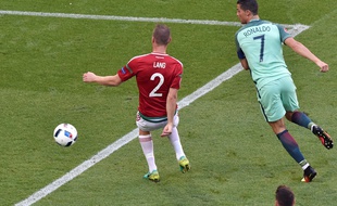 L'attaquant du Portugal Cristiano Ronaldo, le 22 juin 2016, contre la Hongrie.