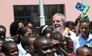 Le Mozambique s'apprête à vivre une "révolution" avec l'ouverture prochaine de la première usine publique de médicaments contre le sida d'Afrique, a estimé mercredi le président brésilien Luiz Inacio Lula da Silva.