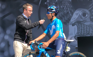 Damien Martin aux côtés du coureur Nairo Quintana, qui évolue désormais sous les couleurs de la formation bretonne Arkéa-Samsic.