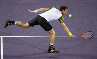 Andy Murray va redevenir N.2 mondial s'il remporte un deuxième titre au Masters 1000 de Miami (dur), dimanche (16h30 GMT) en finale face à l'Espagnol David Ferrer, dans ce qui s'annonce comme une guerre de tranchées entre deux joueurs de même profil.