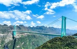 Envie de sauter à l’élastique depuis le pont le plus haut du monde ?