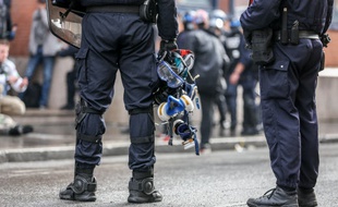 Des policiers à Toulouse pendant l'acte 25.
