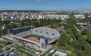 Le court Suzanne-Lenglen vu du ciel, à Roland-Garros, le 22 juin 2016.