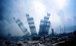 Les décombres des tours jumelles à New York en 2001.