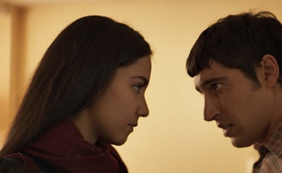 Lina El Arabi et Sébastien Houbani dans Noces de Stephan Streker