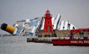Les recherches d'éventuels survivants et des corps des disparus du naufrage du Costa Concordia, près d'une île italienne, ont repris lundi peu avant 14H30 GMT grâce à une amélioration des conditions météorologiques, a déclaré un porte-parole des pompiers à l'AFP.