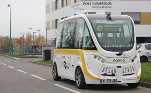La navette autonome fabriquée par la société Navya circule sur le campus Beaulieu de l'université Rennes 1.