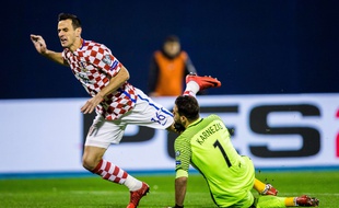 L'attaquant de la Croatie Nikola Kalinic face à la Grèce, le 9 novembre 2017 au stade Maksimir de Zagreb.