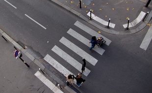 Un passage piéton à Paris.