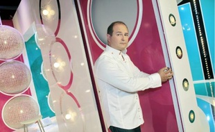 Cauet reprend« Tournez manège ».