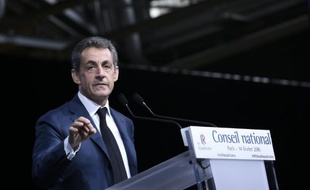 Le président du parti Les Républicains (LR) Nicolas Sarkozy s'adresse aux membres du Conseil national du parti, le 14 février 2016 à Paris