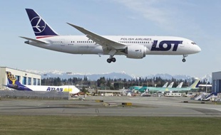 Boeing a effectué lundi un vol d'essai avec un de ses 787 "Dreamliner", le premier depuis que les autorités américaines ont autorisé le groupe aéronautique à tester sa solution aux problèmes de batterie qui clouent l'appareil au sol depuis mi-janvier.