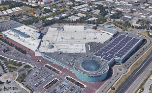 Le toit du centre commercial Atlantis avec l'ajout prévisionnel de panneaux solaires/