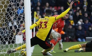Le joueur de Watford Ignacio Pussetto sauve un but sur sa ligne à la 90e minute du match contre Tottenham, le 18 janvier 2020.