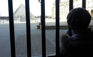 Des militaires de l'opération Sentinelle ont été agressés au Carroussel du Louvre à Paris le 3 février 2017