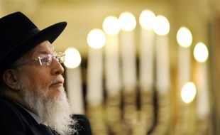 L'ancien Grand Rabbin de France Joseph Sitruk, le 15 avril 2008 à la Grande Synagogue de la Victoire à Paris